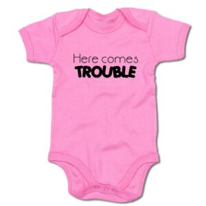 G-graphics Kurzarmbody Baby Body - Here comes Trouble mit Spruch / Sprüche • Babykleidung • Geschenk zur Geburt / Taufe / Babyshower / Babyparty • Strampler