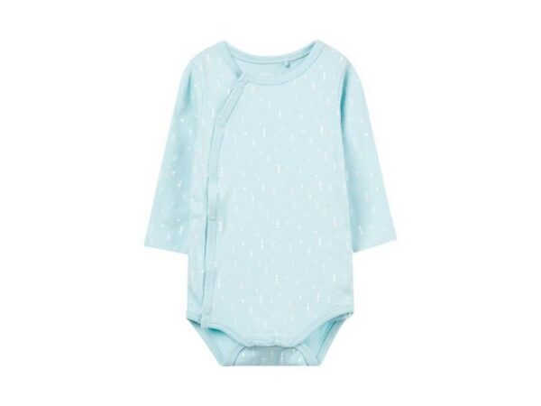 Name It Langarmbody Name It Baby Wickelbody hellblau mit Allover-Print (1-tlg) mit praktischer Druckknopfleiste