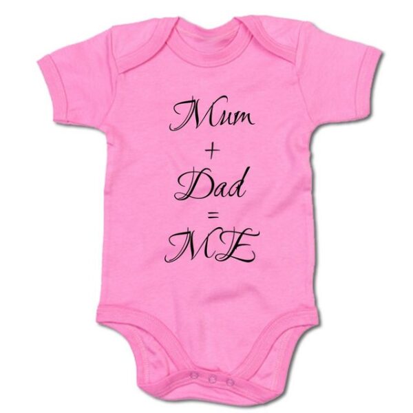 G-graphics Kurzarmbody Baby Body - Mum + Dad = ME mit Spruch / Sprüche • Babykleidung • Geschenk zur Geburt / Taufe / Babyshower / Babyparty • Strampler